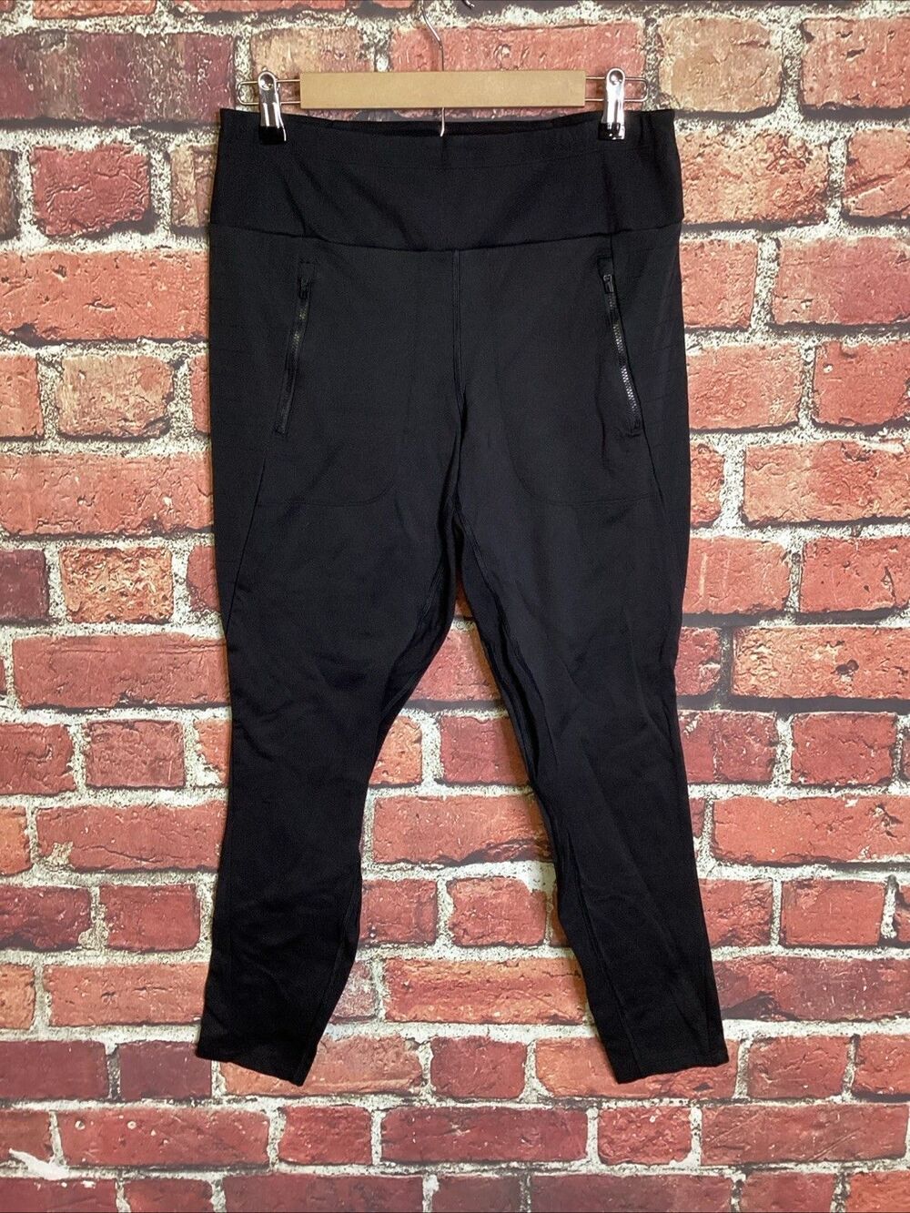 Athleta Peak Hybrid Fleece Tight Womens Medium Black Quilted Zip Pocket Leggings